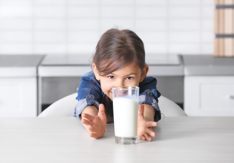 Có nên đổi sữa thường xuyên cho bé hay không